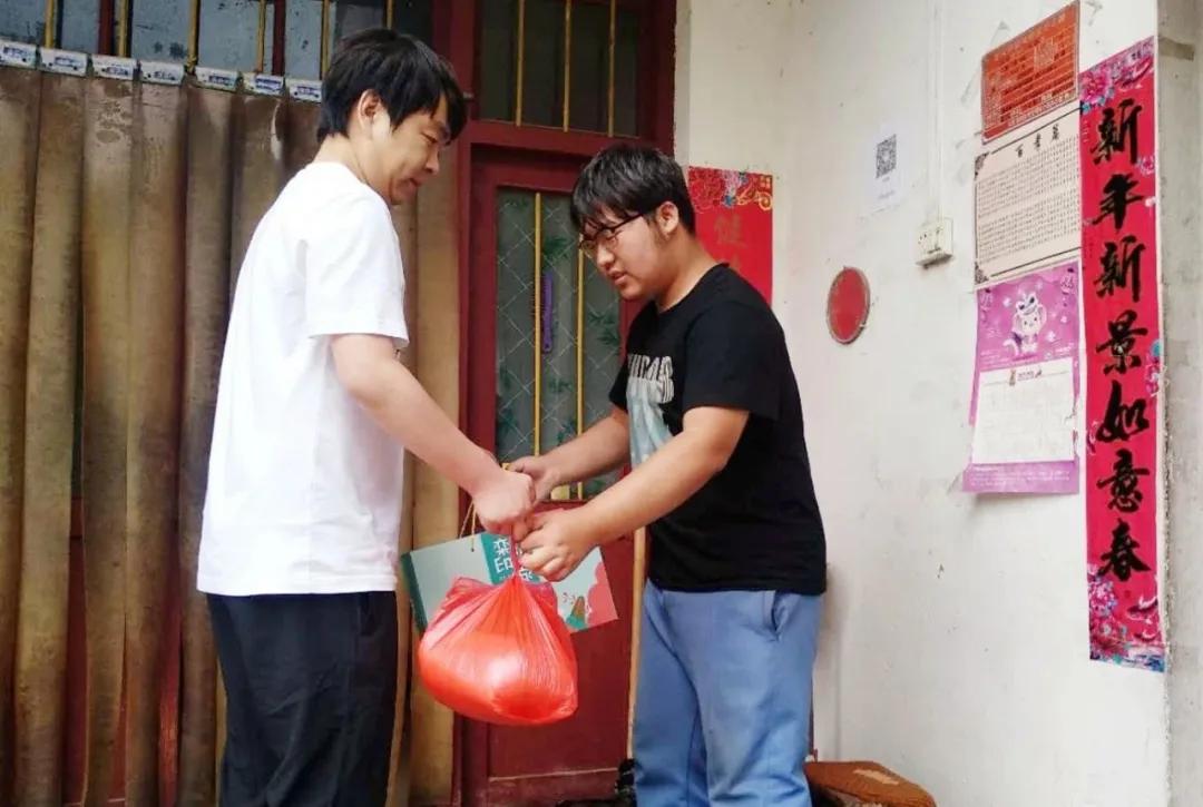 端午节各地欢庆盛况