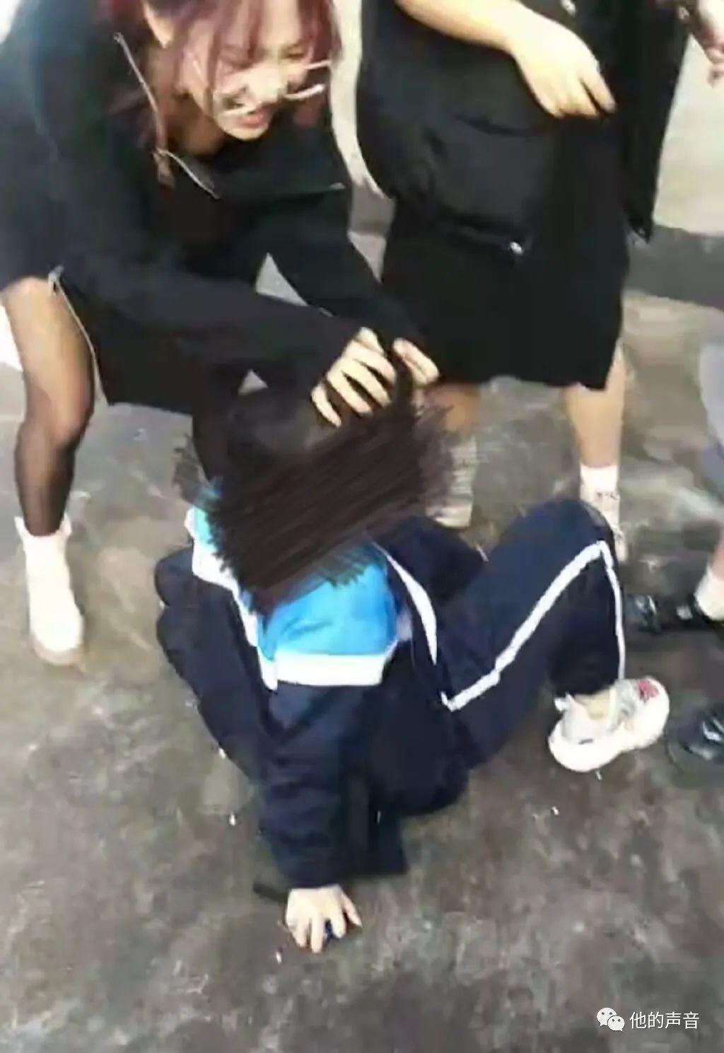 校园暴力事件曝光，五学生暴力殴打女孩于天台