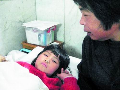 养母倾力助养女寻亲，患贫血需骨髓移植的爱心之旅